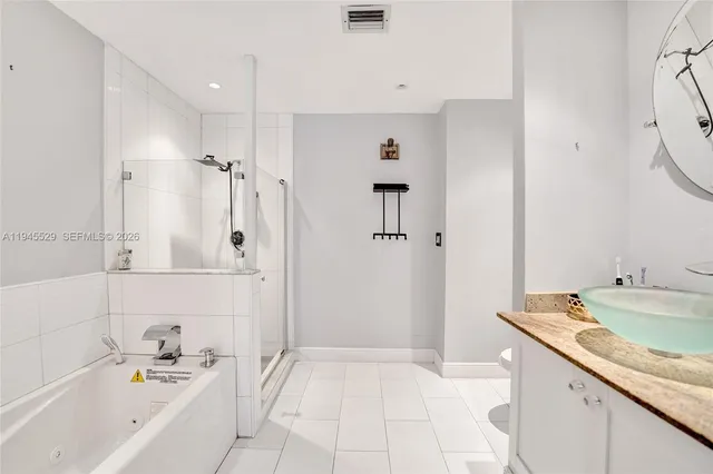 $374,900 | 3301 Raleigh Street, Unit 4E, Hollywood, FL 33021