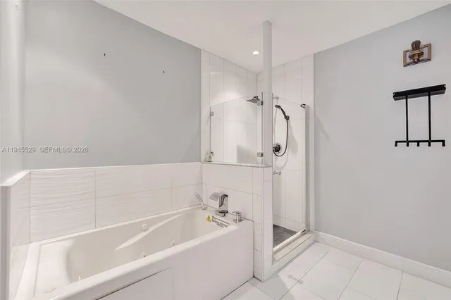 $374,900 | 3301 Raleigh Street, Unit 4E, Hollywood, FL 33021