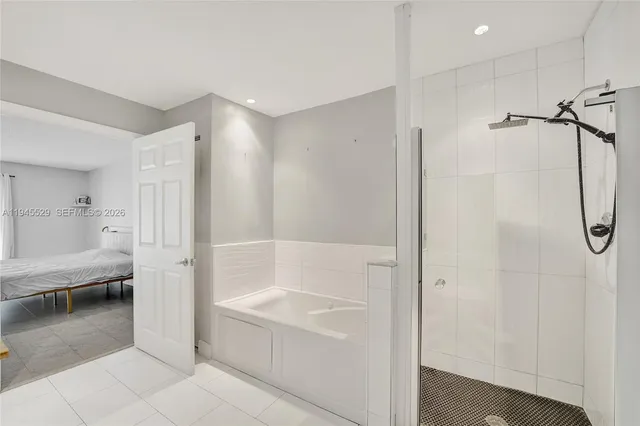 $374,900 | 3301 Raleigh Street, Unit 4E, Hollywood, FL 33021