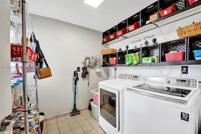 $374,900 | 3301 Raleigh Street, Unit 4E, Hollywood, FL 33021