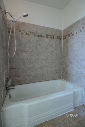 1645 Porter Street Ridgecrest, CA 93555 - Photo 28 of 35 a bathroom with a shower and a bath tub