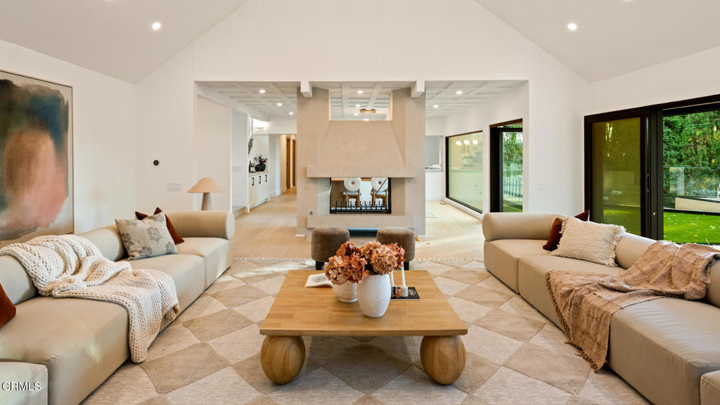 9617 Oak Pass Road Beverly Hills, CA 90210 - Photo 8 of 75 9617OakPassRoad-mls-18