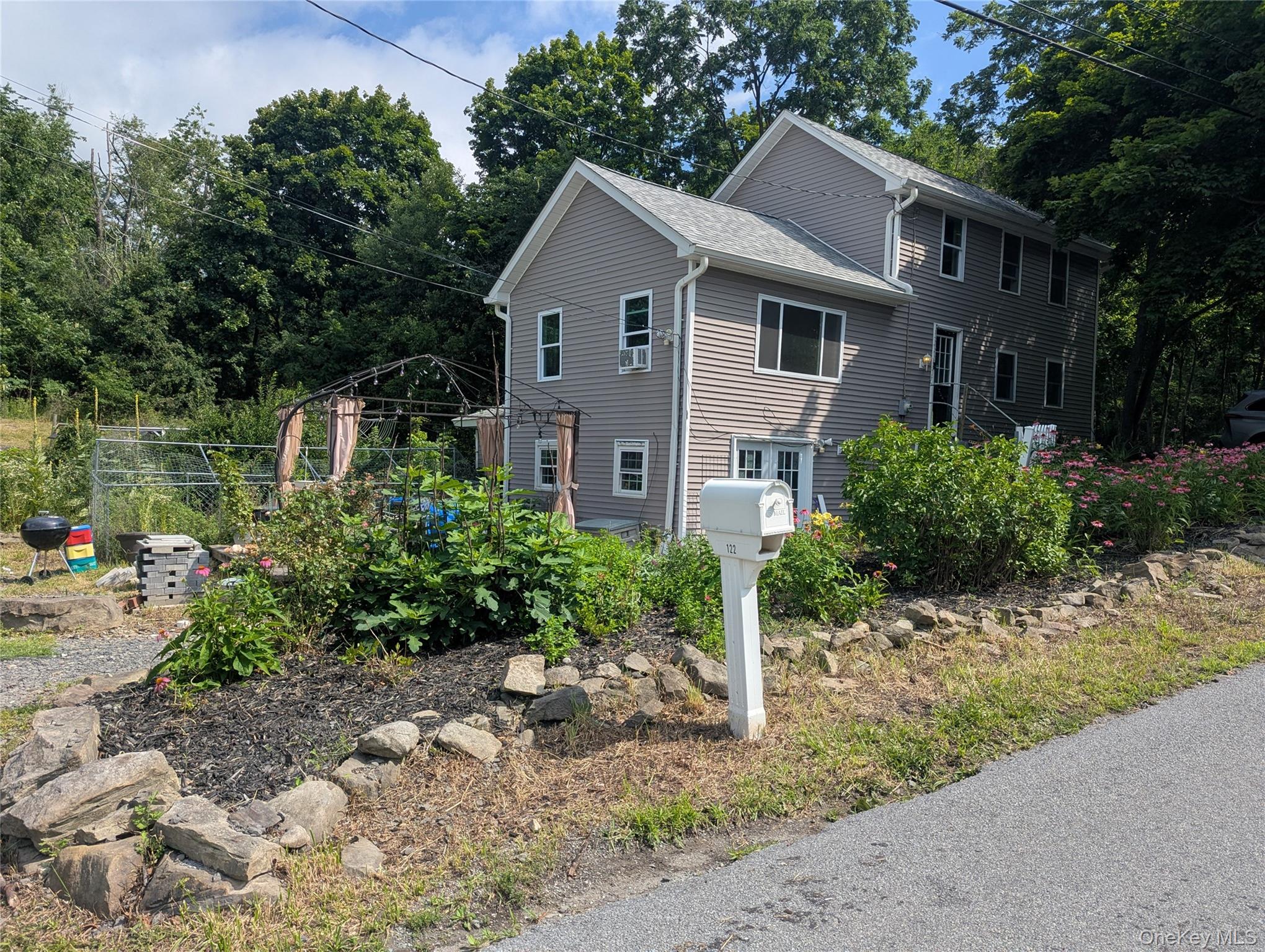 122 Castle High Road Middletown, NY 10940 - Photo 4 of 44
