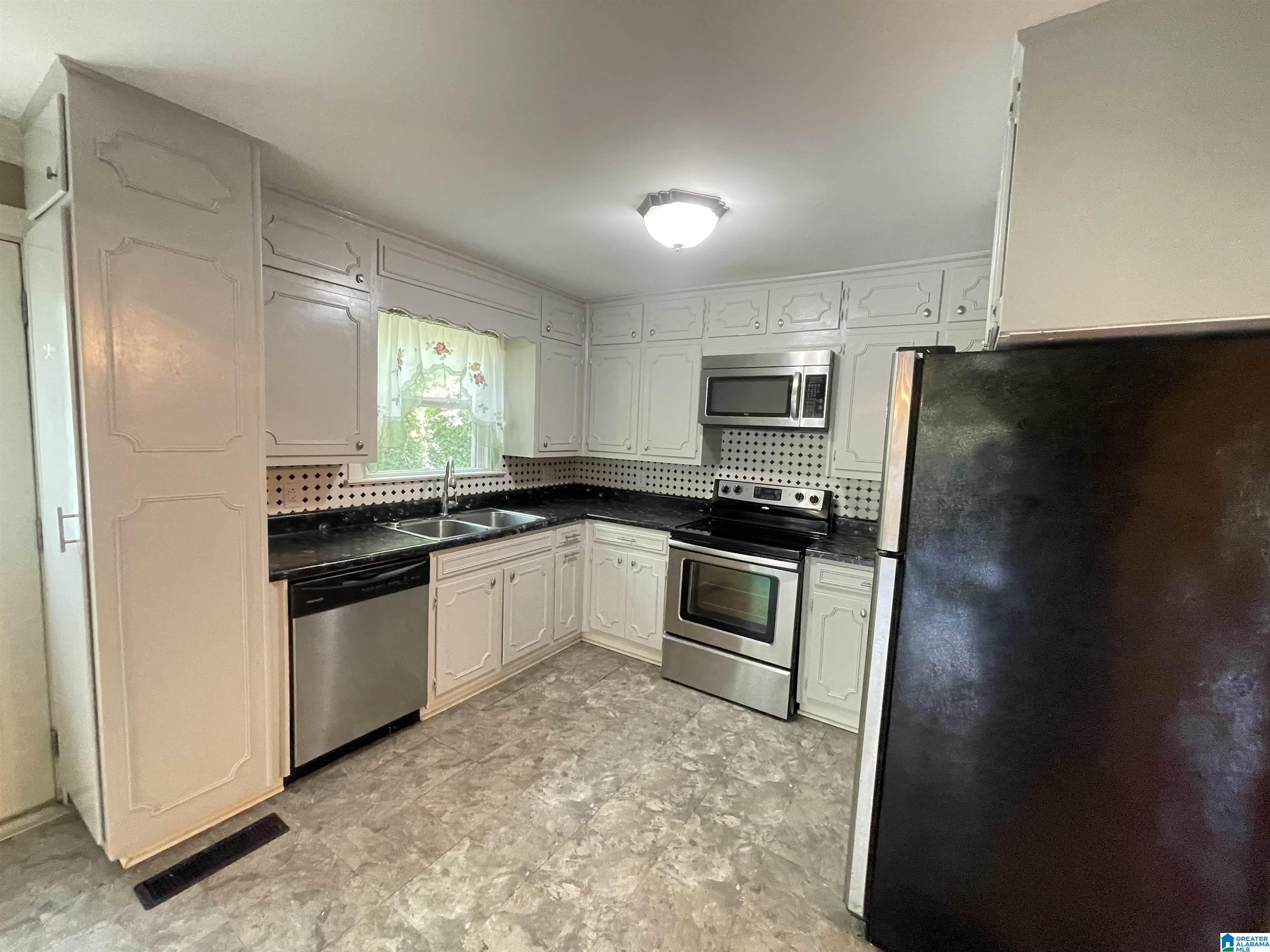 1908 Lynn Drive Anniston, AL 36207 - Photo 4 of 32
