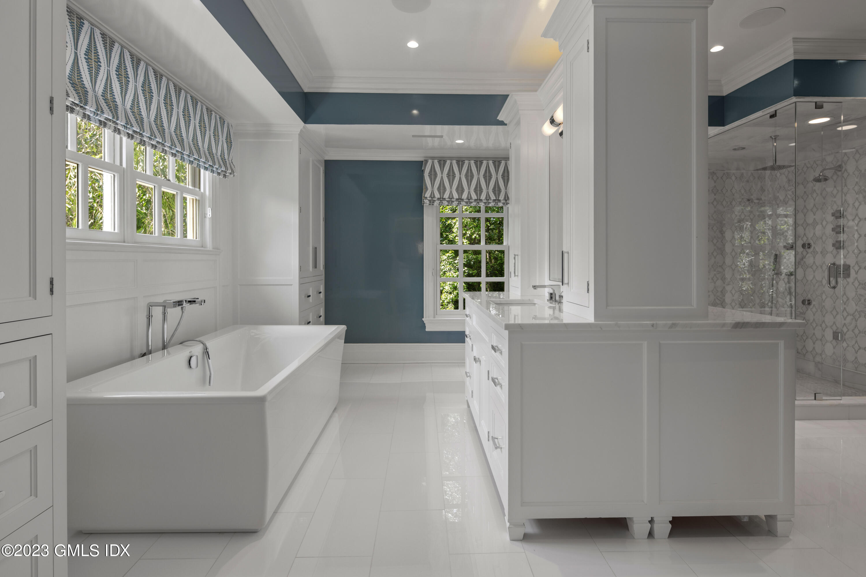 80 Round Hill Road Greenwich, CT 06831 - Photo 29 of 57 a spacious bathroom with a tub a sink and mirror