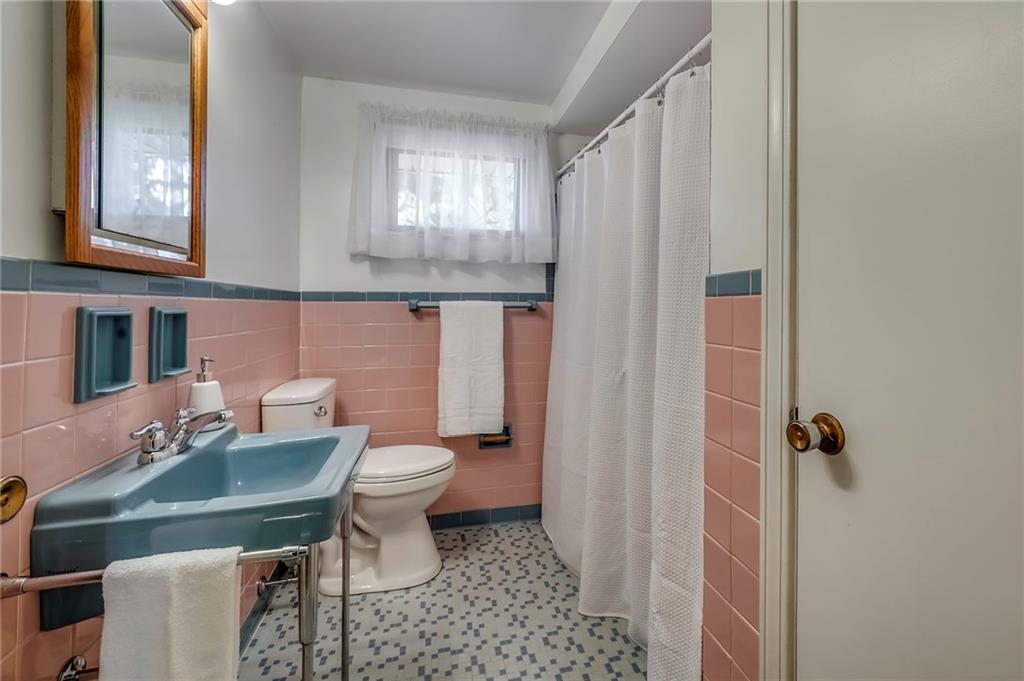 2503 Beaver Grade Road Moon Township, PA 15108 - Photo 17 of 25 Gallery Image 17