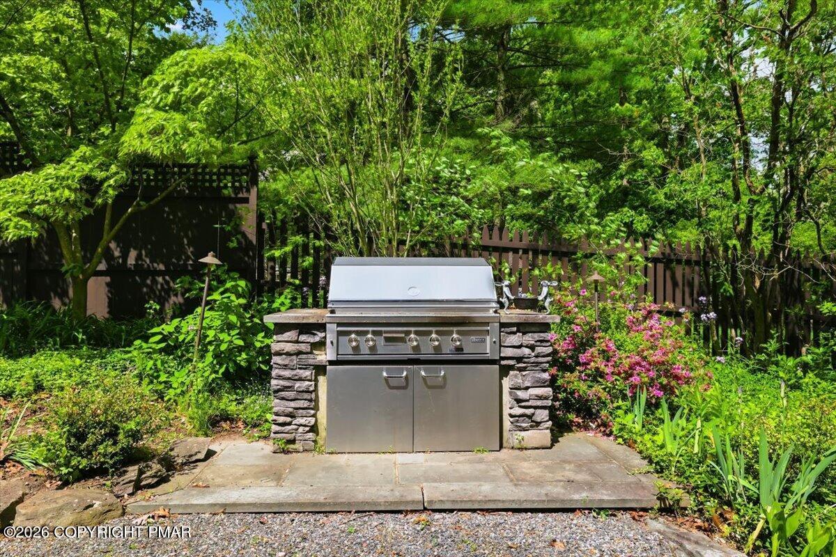 315 West Gate Road Cresco, PA 18326 - Photo 18 of 60 Built in grill