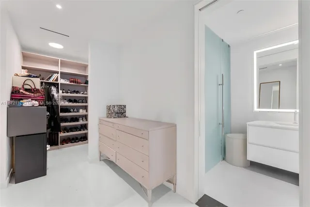 $4,990,000 | 300 Biscayne Blvd Way, Unit 4104C, Miami, FL 33131