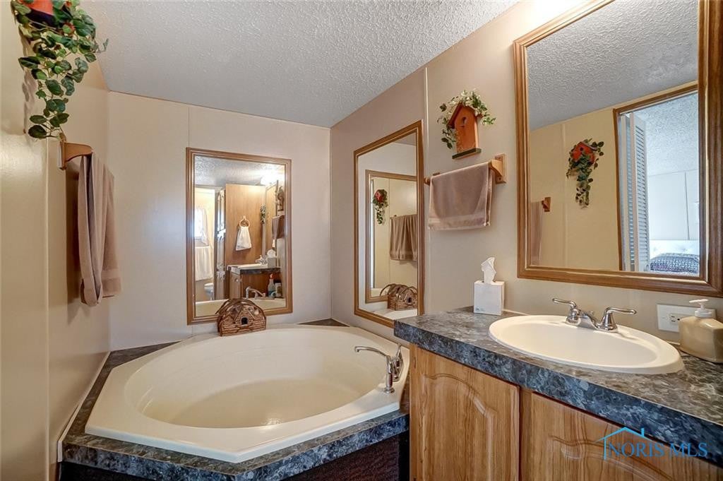 27695 Tracy Road, Unit 520 Walbridge, OH 43465 - Photo 5 of 34 Gallery Image 5