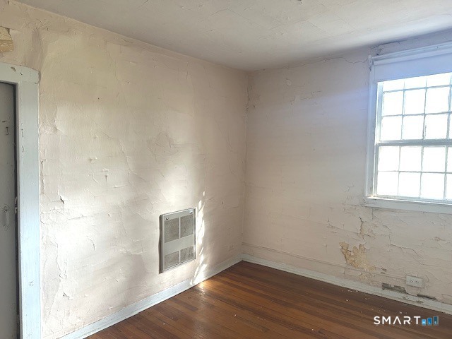 110 East Main Street Clinton, CT 06413 - Photo 30 of 40 Upper Level Bedroom 2