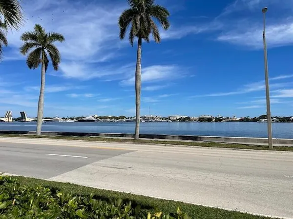 $2,000 | 1601 South Flagler Drive, Unit 107O, West Palm Beach, FL 33401