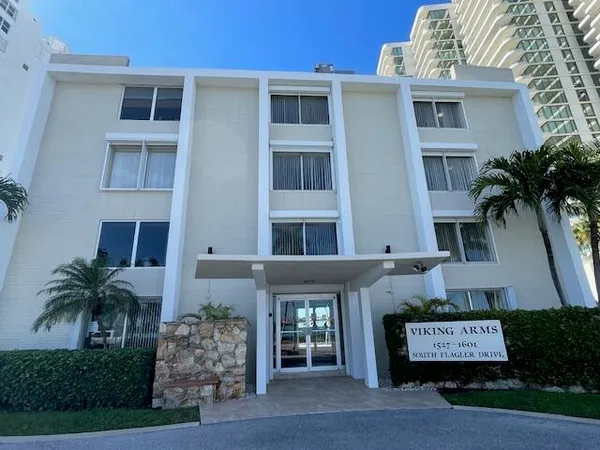 $2,000 | 1601 South Flagler Drive, Unit 107O, West Palm Beach, FL 33401