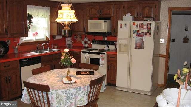 302 South Ridge Road Boiling Springs, PA 17007 - Photo 4 of 9 Gallery Image 4