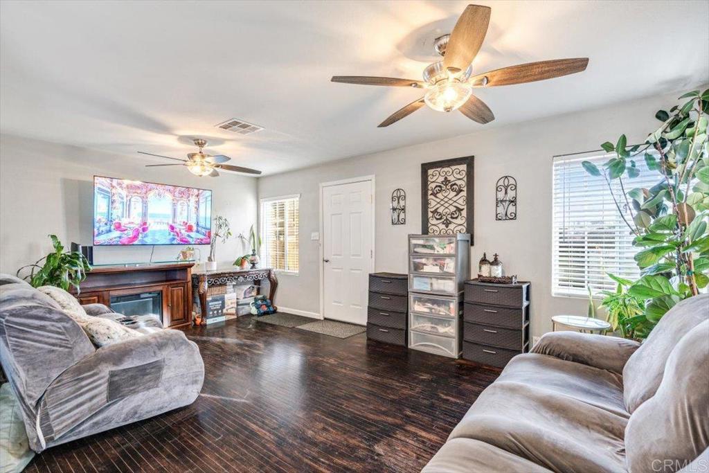 347 East B Street Brawley, CA 92227 - Photo 4 of 39