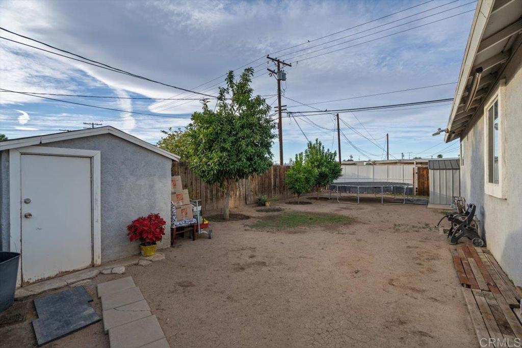 347 East B Street Brawley, CA 92227 - Photo 6 of 39