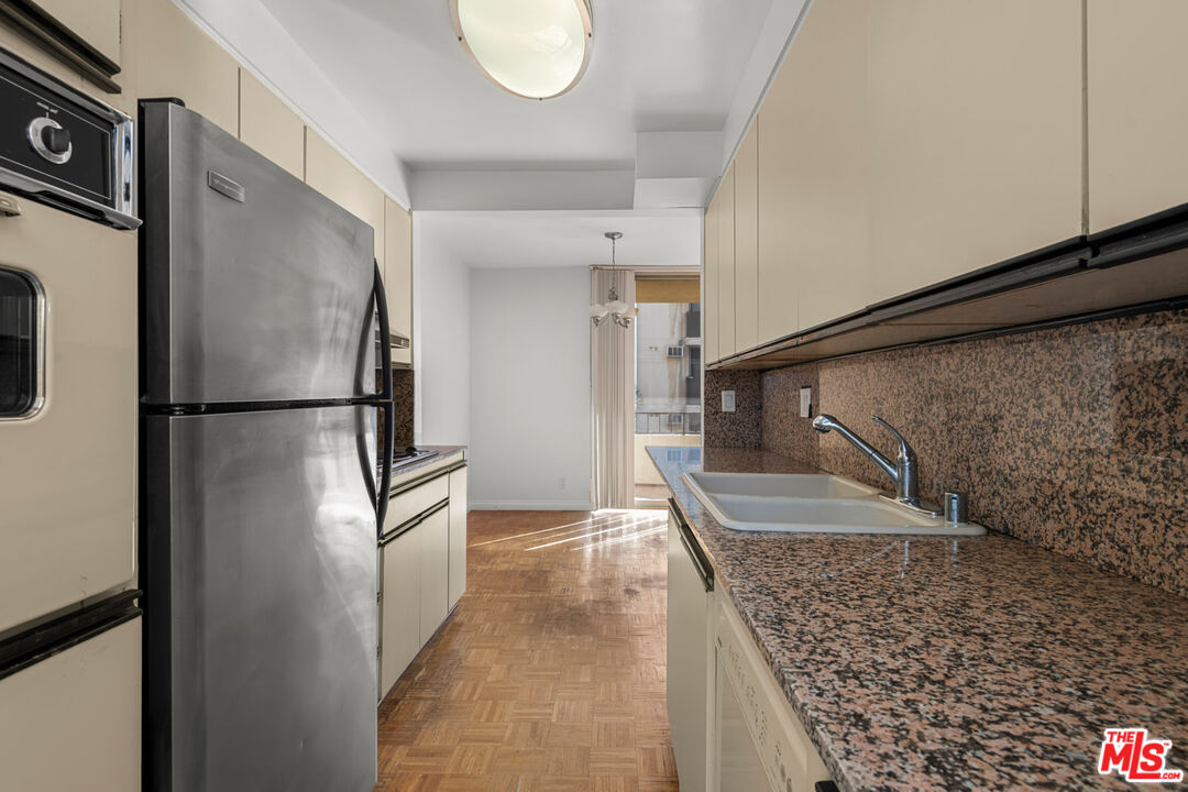 1300 Midvale Avenue, Unit 408 Los Angeles, CA 90024 - Photo 19 of 44