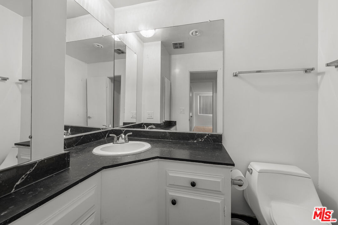 1300 Midvale Avenue, Unit 408 Los Angeles, CA 90024 - Photo 29 of 44