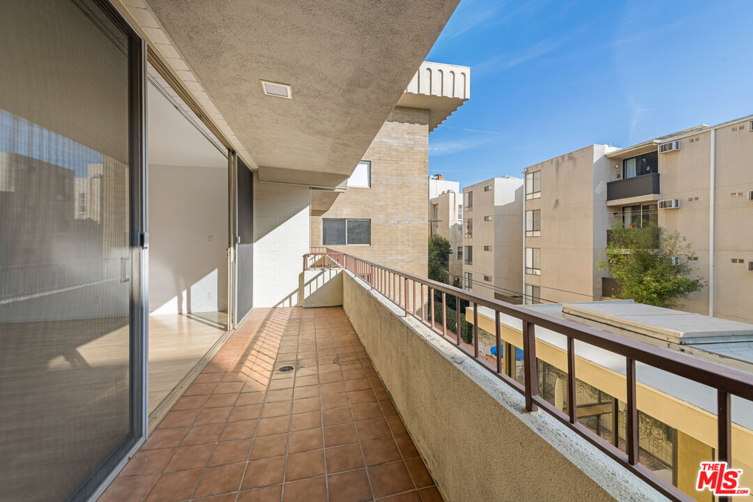 1300 Midvale Avenue, Unit 408 Los Angeles, CA 90024 - Photo 33 of 44