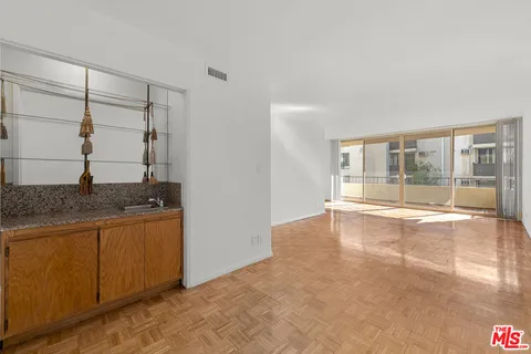 $699,000 | 1300 Midvale Avenue, Unit 408, Los Angeles, CA 90024
