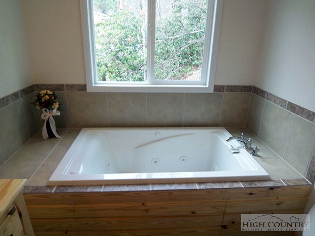750 Niley Cook Road Blowing Rock, NC 28605 - Photo 3 of 23 Gallery Image 3