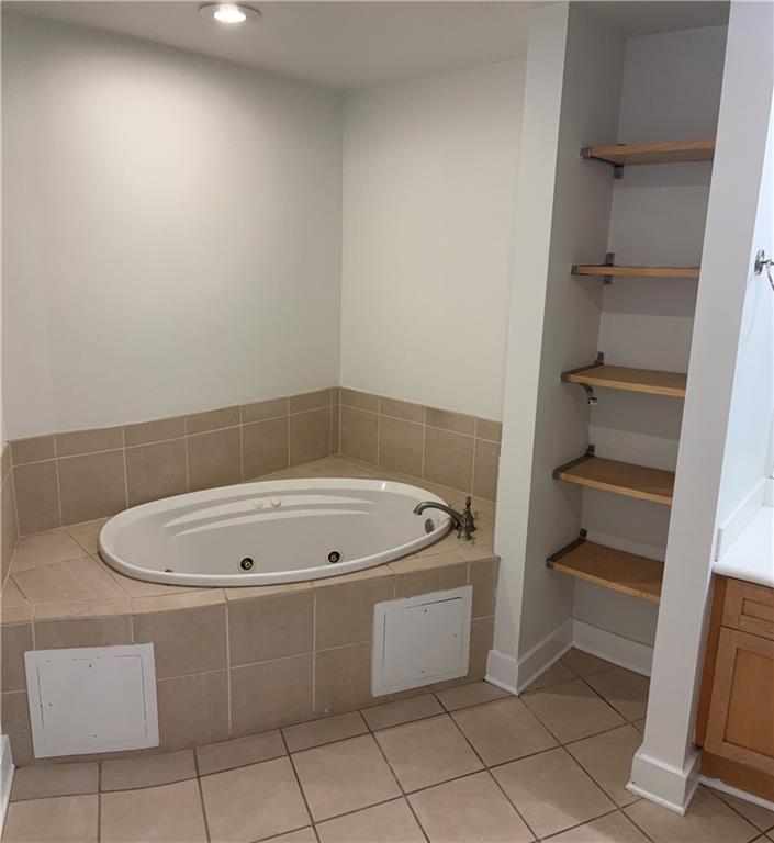 204 Walker Street Southwest, Unit 314 Atlanta, GA 30313 - Photo 23 of 42 a bathroom with a bathtub