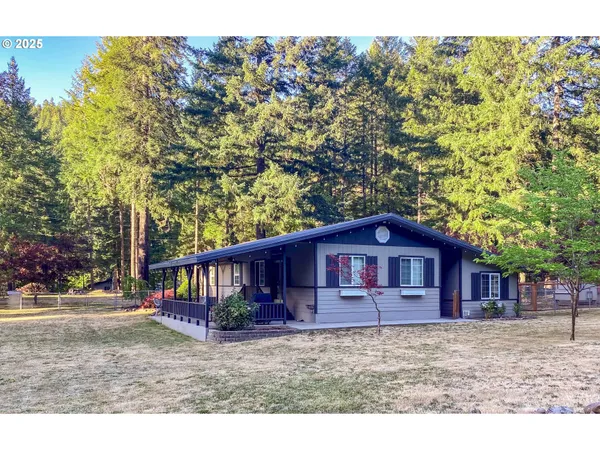 a view of house with a outdoor space