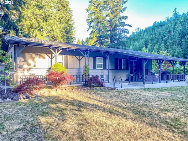 a view of a house with a backyard