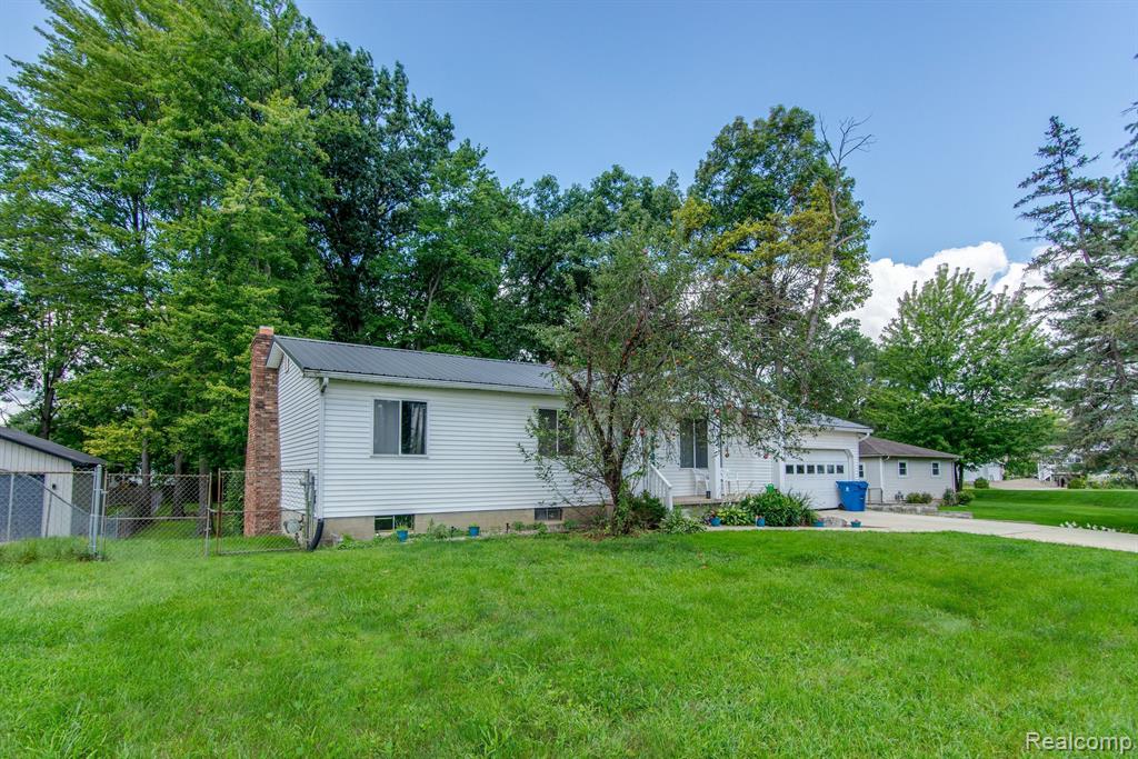 14280 North Road Fenton, MI 48430 - Photo 3 of 29 Gallery Image 3