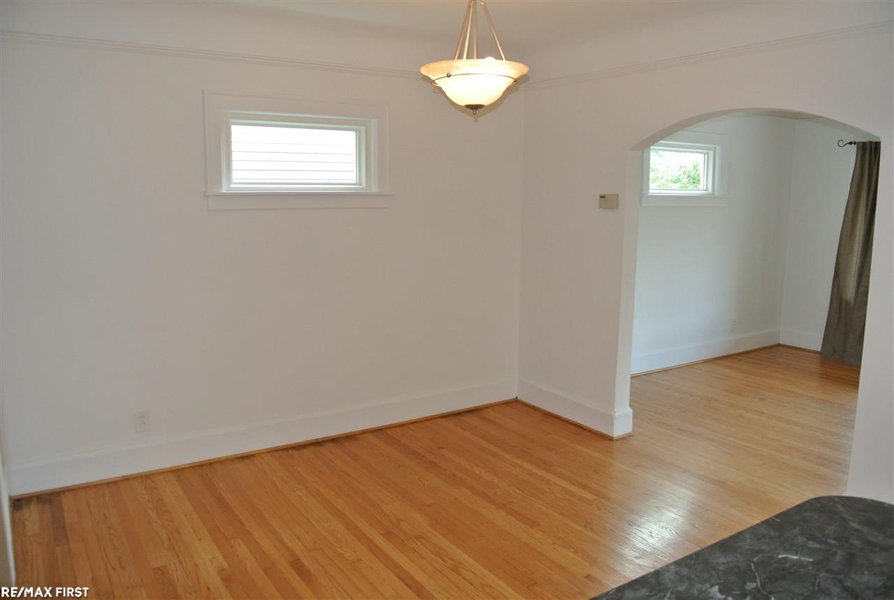 685 Columbia Road Berkley, MI 48072 - Photo 17 of 42 31299754-16.JPG