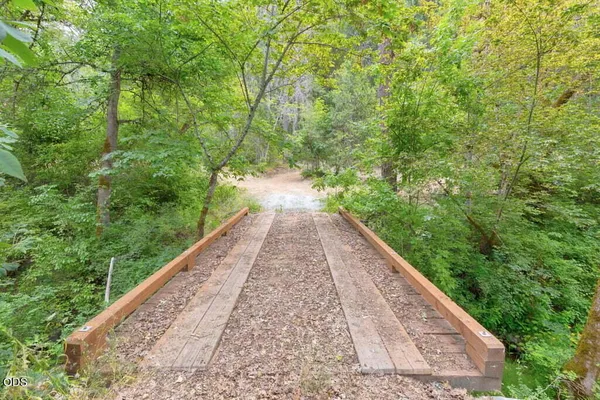 $139,000 | 1215 East Jones Creek Road, Grants Pass, OR 97526