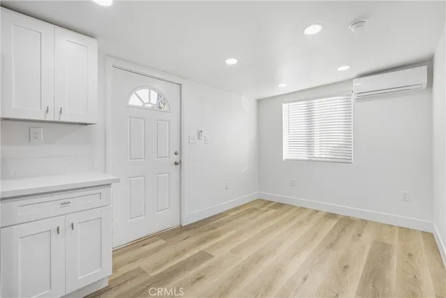 a view of empty room with window