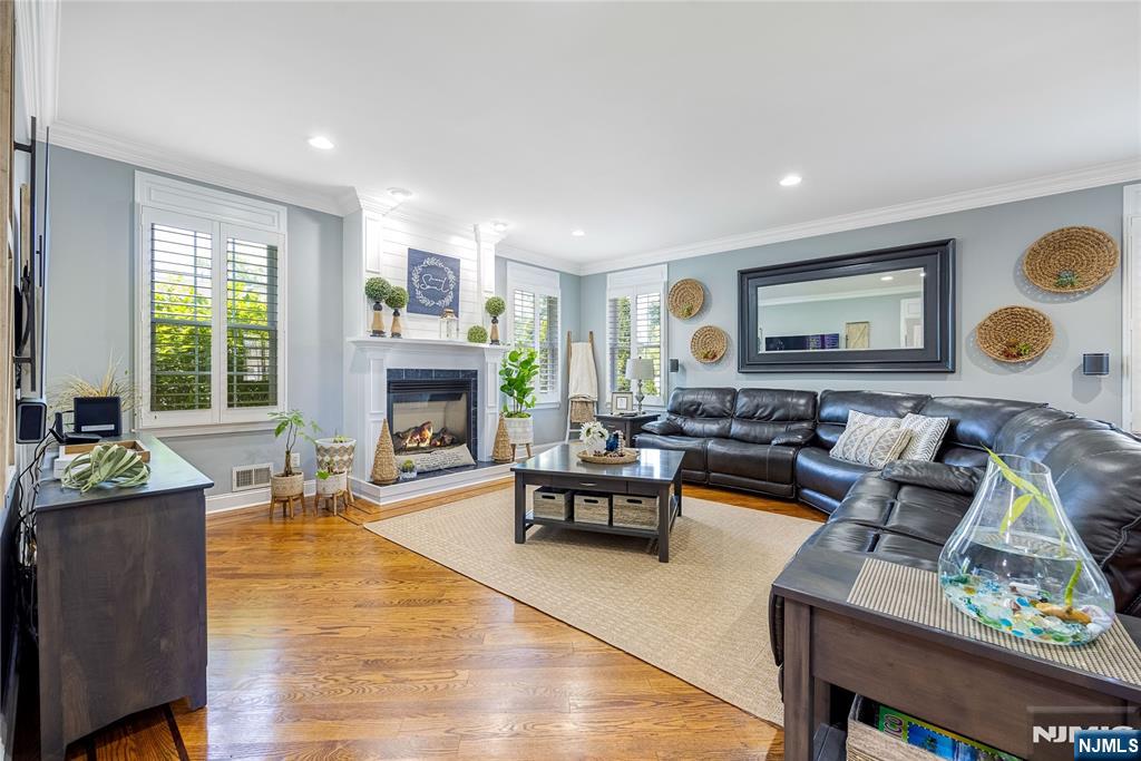 8 Ferndale Place Pompton Plains, NJ 07444 - Photo 9 of 49