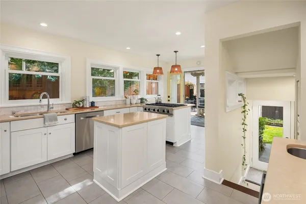 $2,065,000 | 2407 11th Avenue East, Seattle, WA 98102