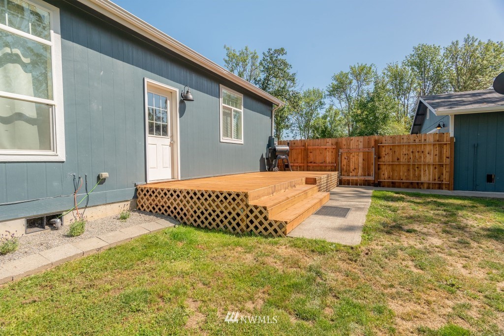553 Tauscher Road Chehalis, WA 98532 - Photo 22 of 25 a view of a backyard with a wooden fence
