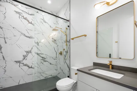 $8,000 | 1331 West Taylor Street, Unit 4, Chicago, IL 60607