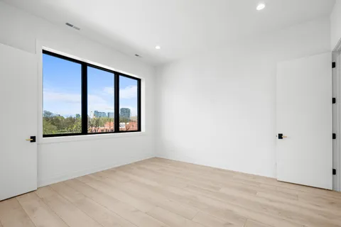$8,000 | 1331 West Taylor Street, Unit 4, Chicago, IL 60607