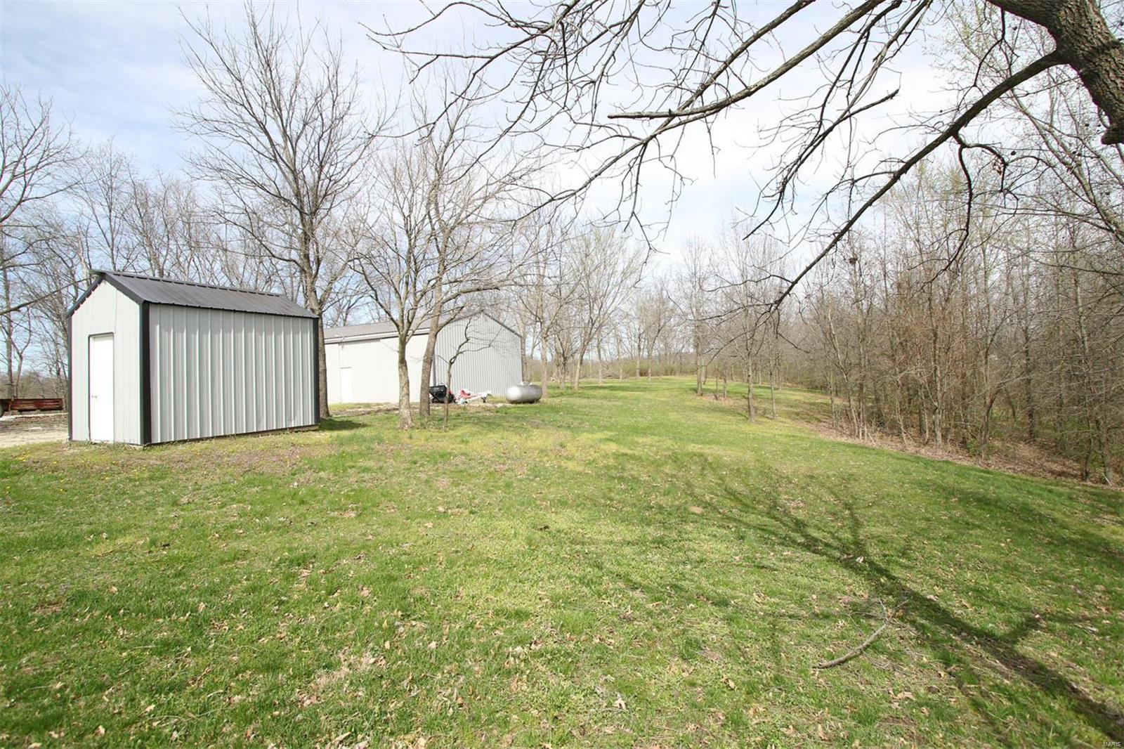 245 Southeast 200 Avenue Carrollton, IL 62016 - Photo 11 of 34