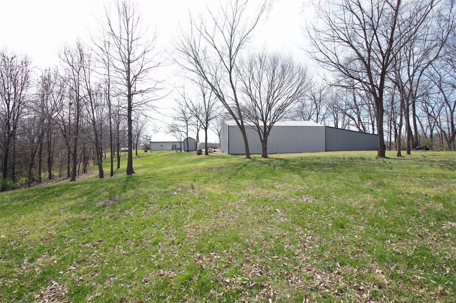 245 Southeast 200 Avenue Carrollton, IL 62016 - Photo 13 of 34