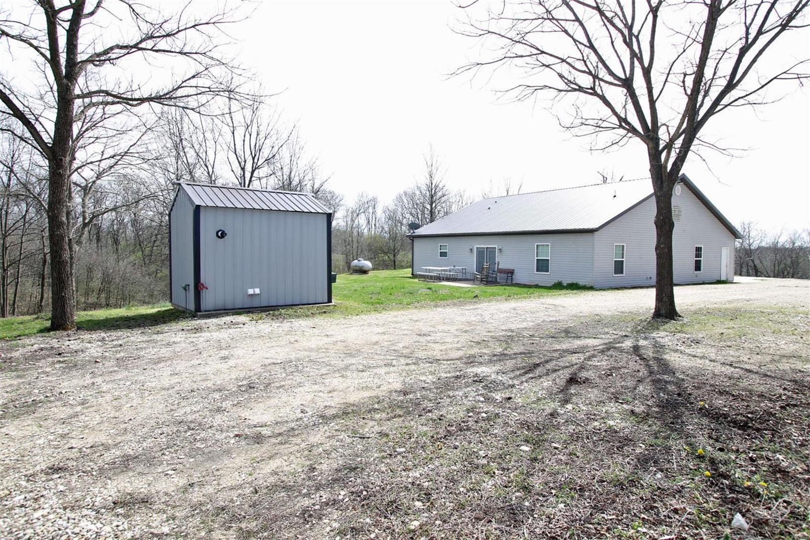 245 Southeast 200 Avenue Carrollton, IL 62016 - Photo 15 of 34
