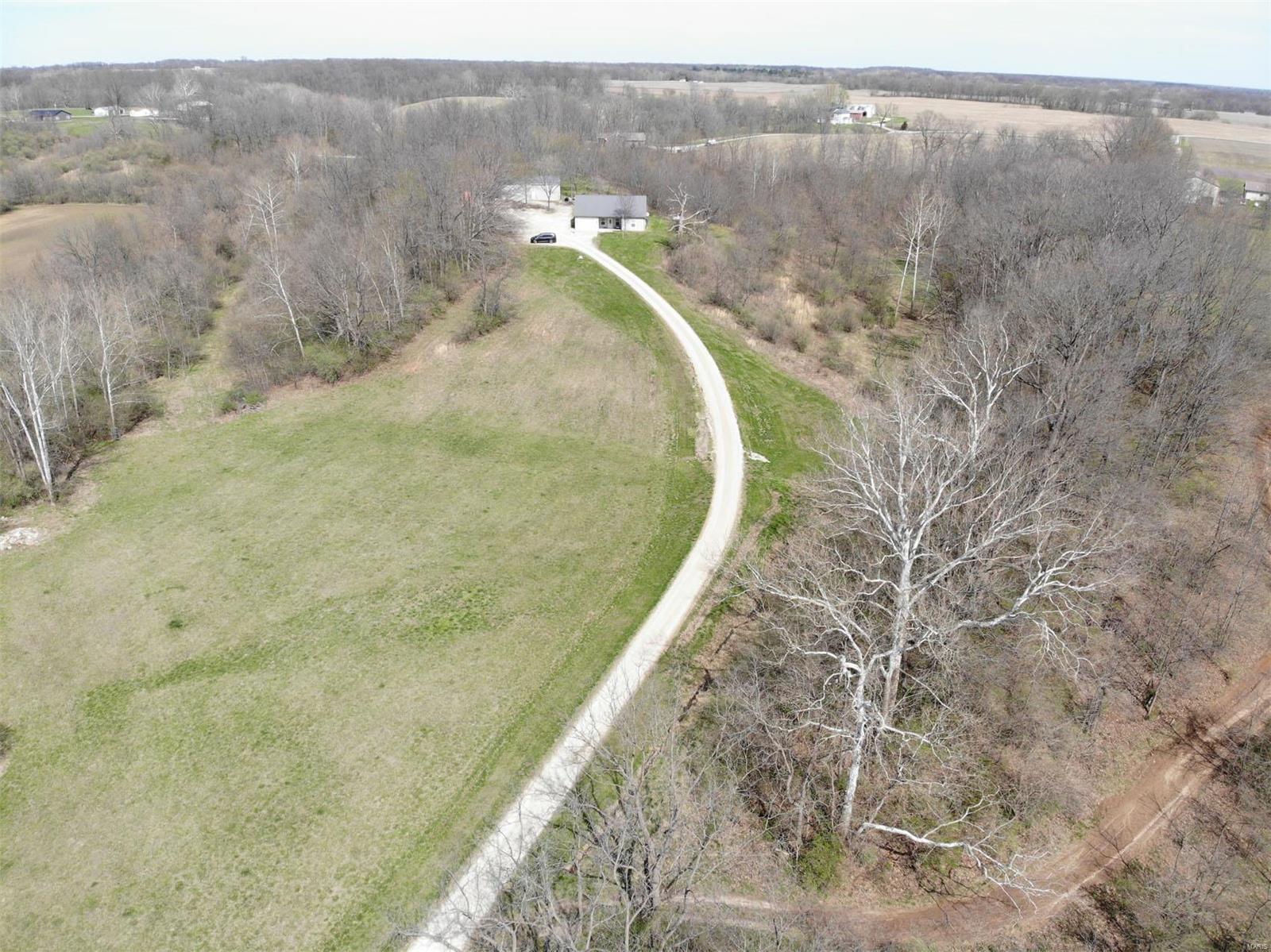 245 Southeast 200 Avenue Carrollton, IL 62016 - Photo 3 of 34