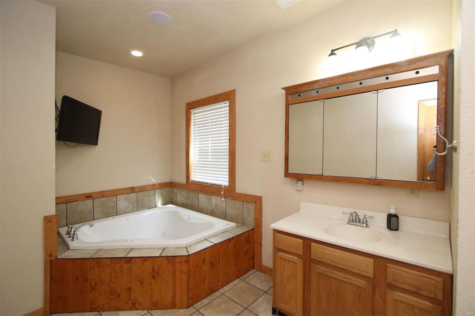 245 Southeast 200 Avenue Carrollton, IL 62016 - Photo 31 of 34