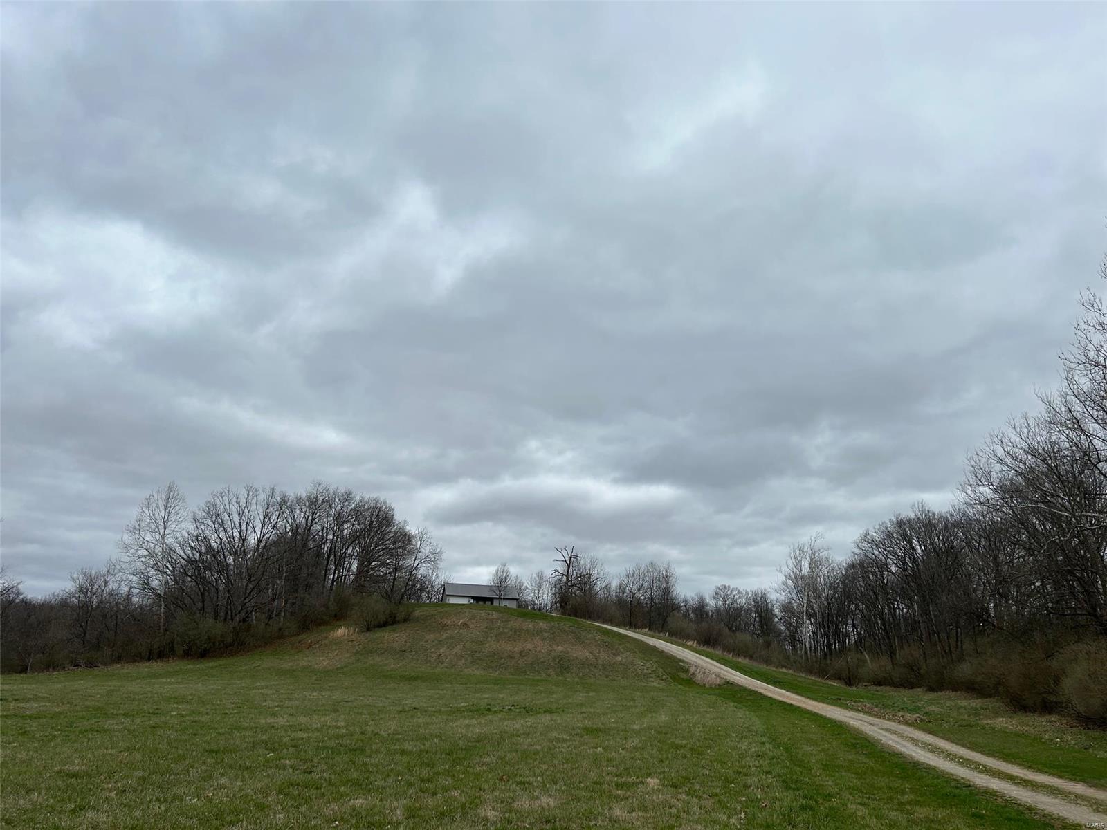 245 Southeast 200 Avenue Carrollton, IL 62016 - Photo 6 of 34