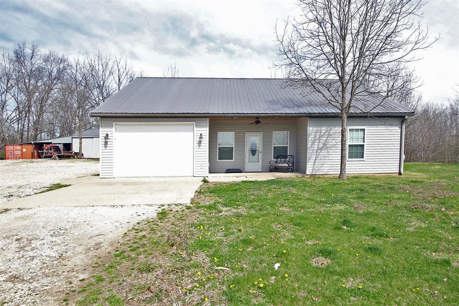 245 Southeast 200 Avenue Carrollton, IL 62016 - Photo 9 of 34
