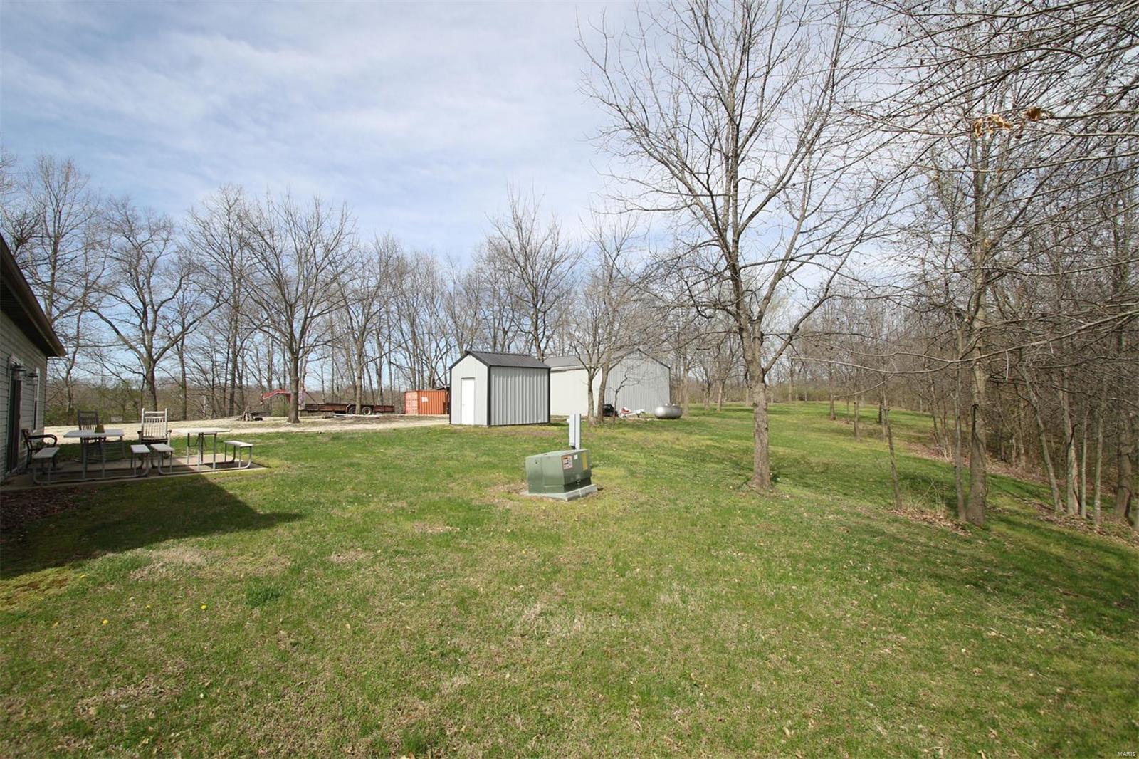 245 Southeast 200 Avenue Carrollton, IL 62016 - Photo 10 of 34