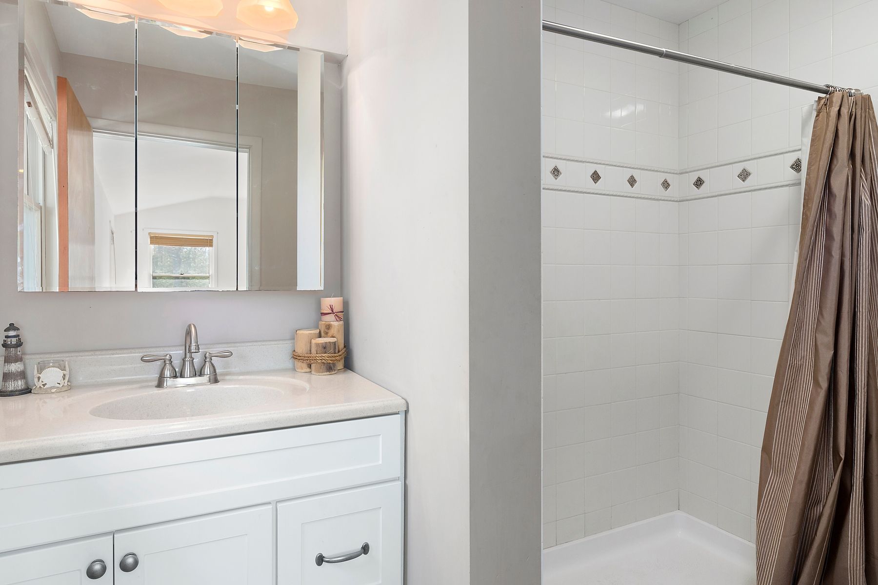 37 Kings Point Road East Hampton, NY 11937 - Photo 7 of 8 Gallery Image 7