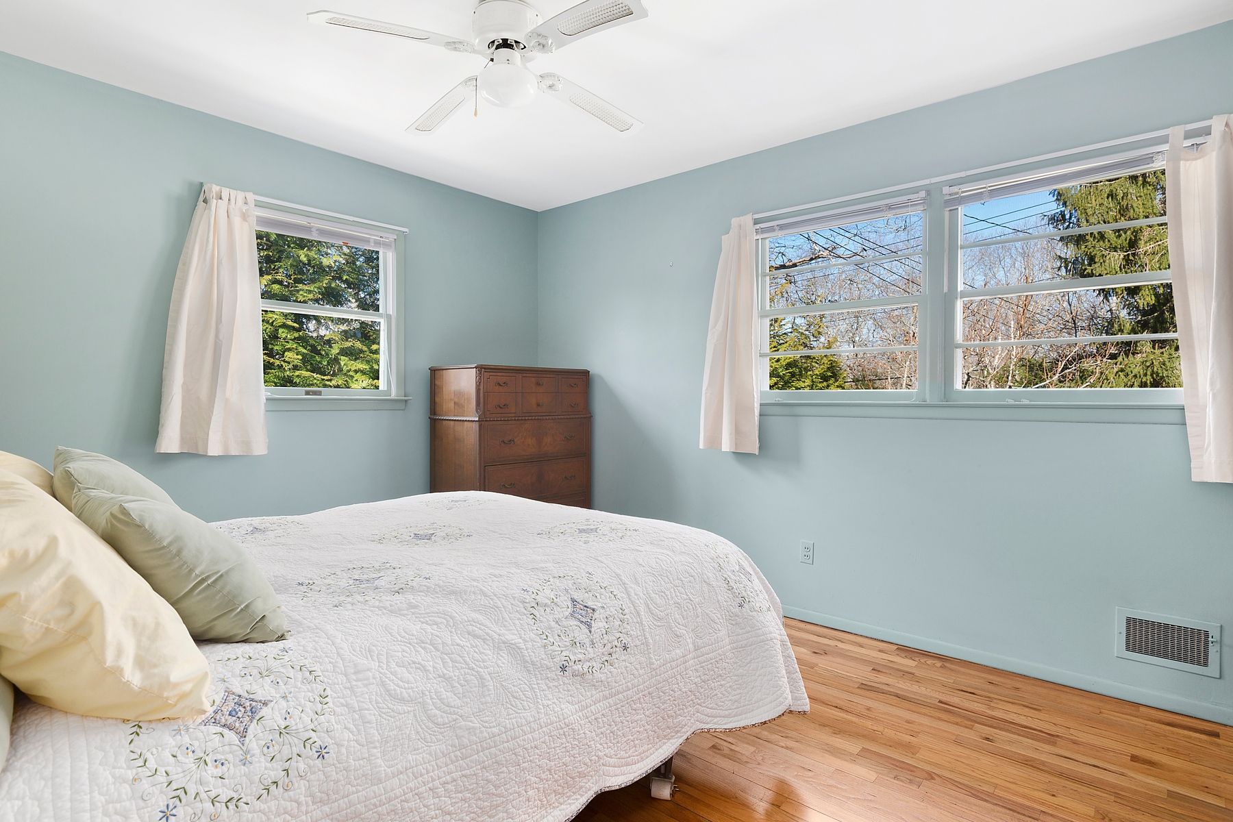 37 Kings Point Road East Hampton, NY 11937 - Photo 8 of 8 Gallery Image 8