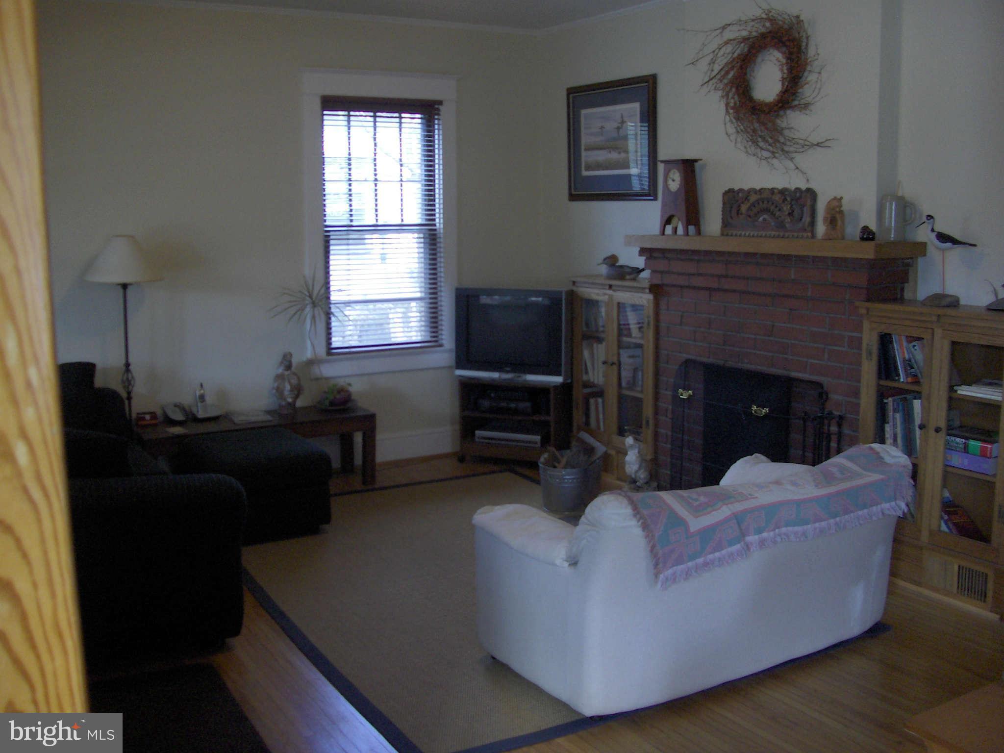 4906 Somerset Road Riverdale, MD 20737 - Photo 5 of 23 Living Room