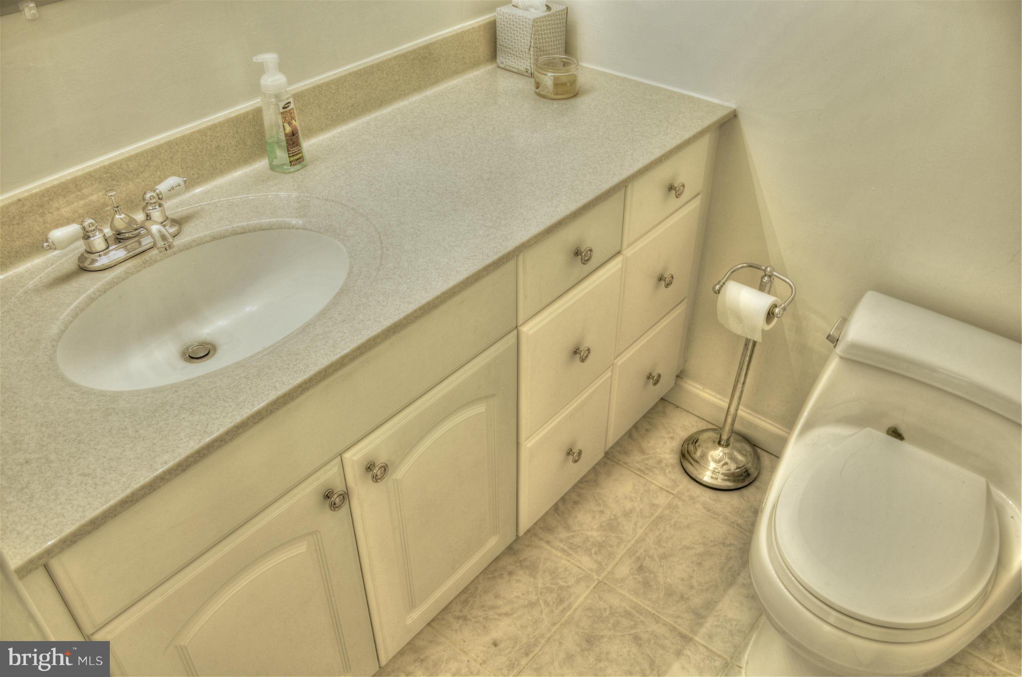 2528 Pinoak Lane Reston, VA 20191 - Photo 12 of 15 Bath