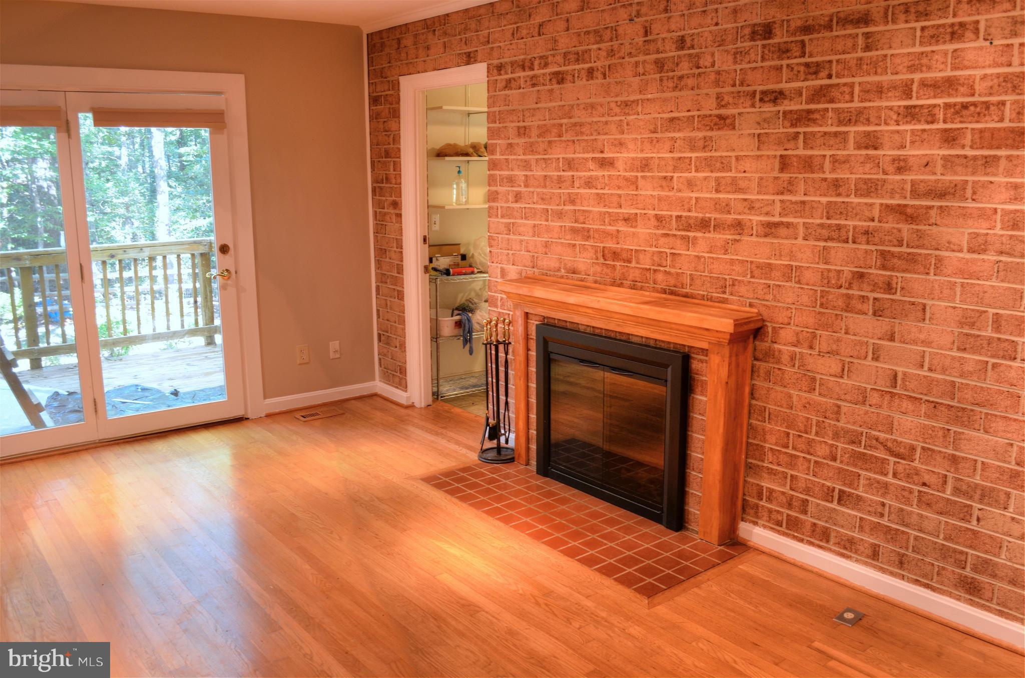 2528 Pinoak Lane Reston, VA 20191 - Photo 4 of 15 Family Room