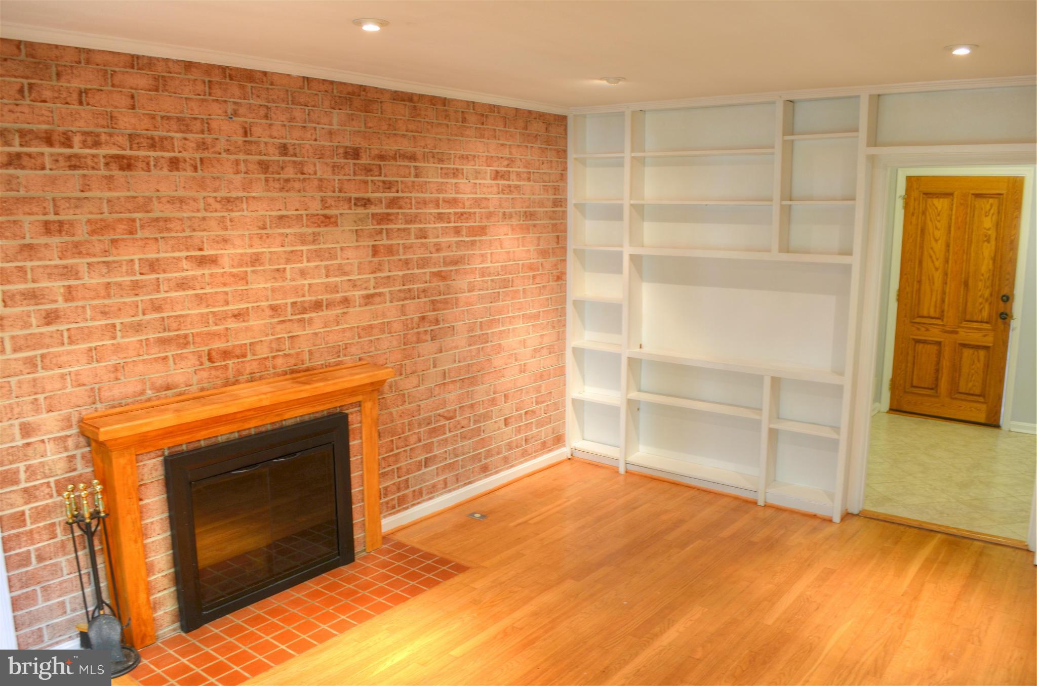 2528 Pinoak Lane Reston, VA 20191 - Photo 5 of 15 Family Room